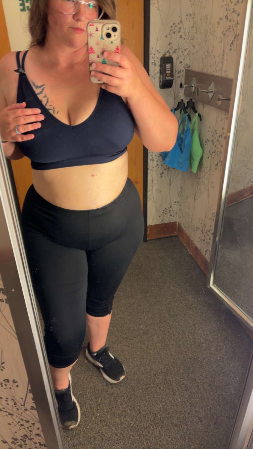 Update on the PAWG Hotwife I posted before. Look how pregnancy changed her body! #HwO2ijKh
