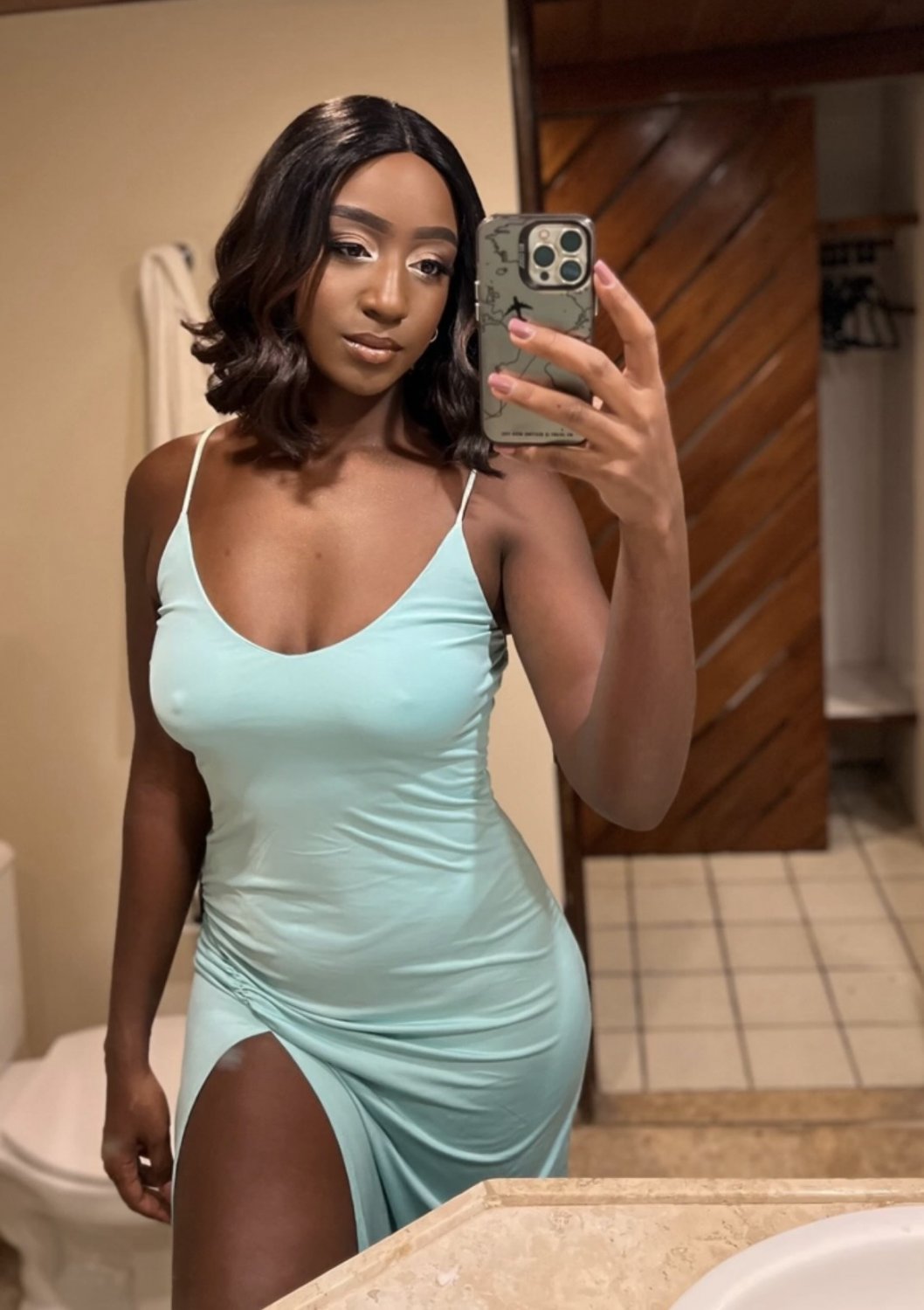 Vazados dessa preta que é uma das mais gostosas que já vi. #0WXv21kt