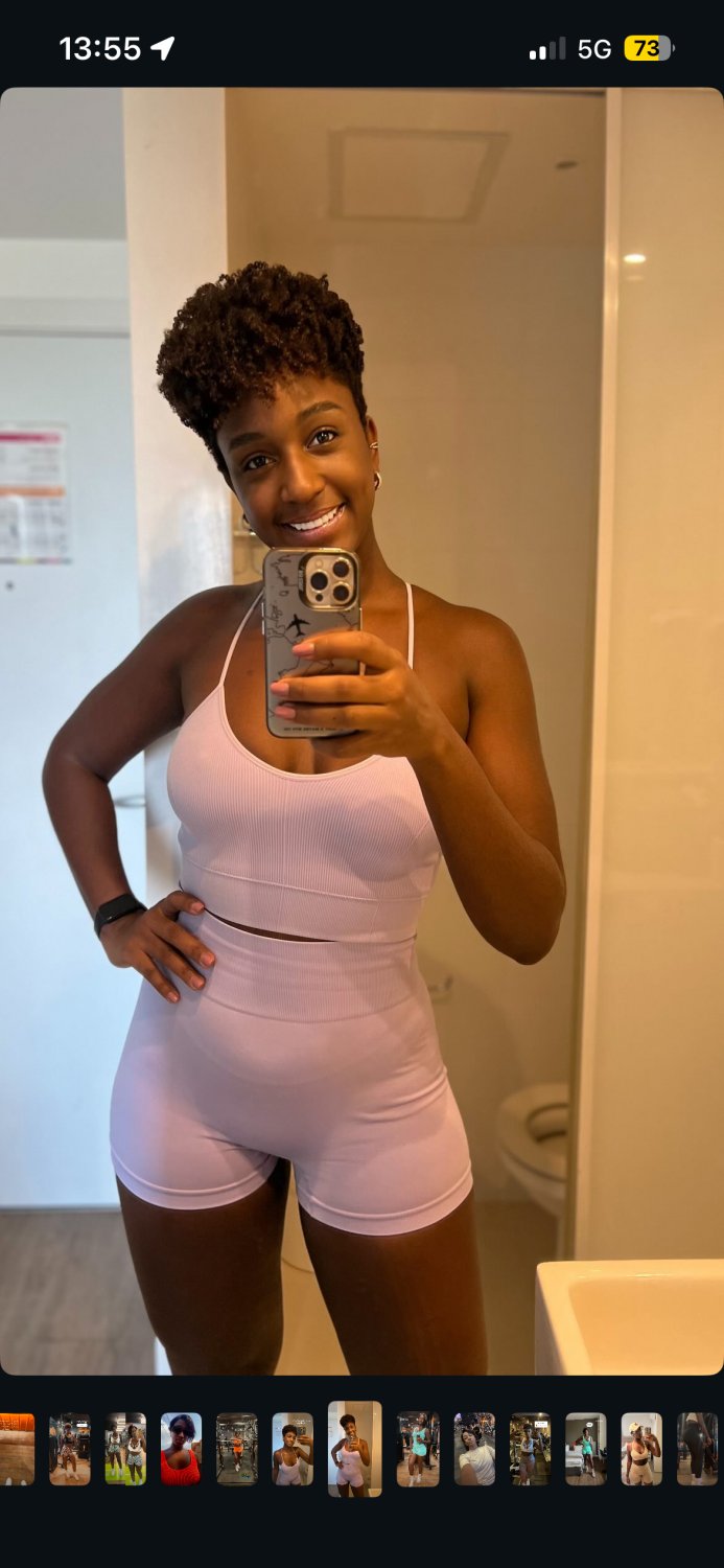 Vazados dessa preta que é uma das mais gostosas que já vi. #F2gdBJhe