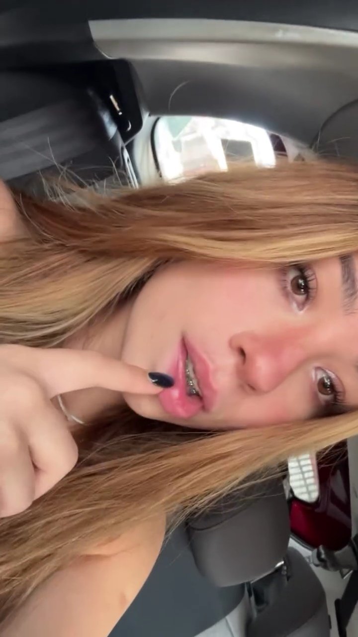 Irl de seguidor puta tetona saca leche quiere tributos y vergas en su boca y cara. Morbo dm #xZMCsJ1I