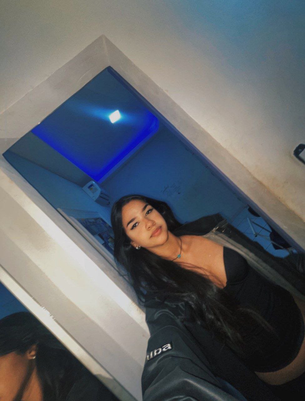 pretinha vagabunda adora mostrar a bunda #wN0AAMKk